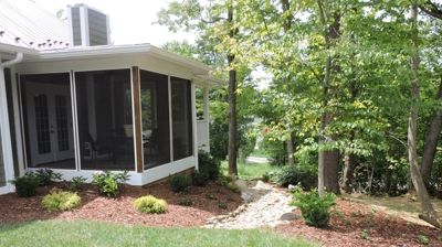 Covered patio with landscaping Photo